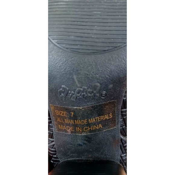 Qupid Size 7 Black Chunk Heel Pull On Women's Booties - Picture 6 of 7